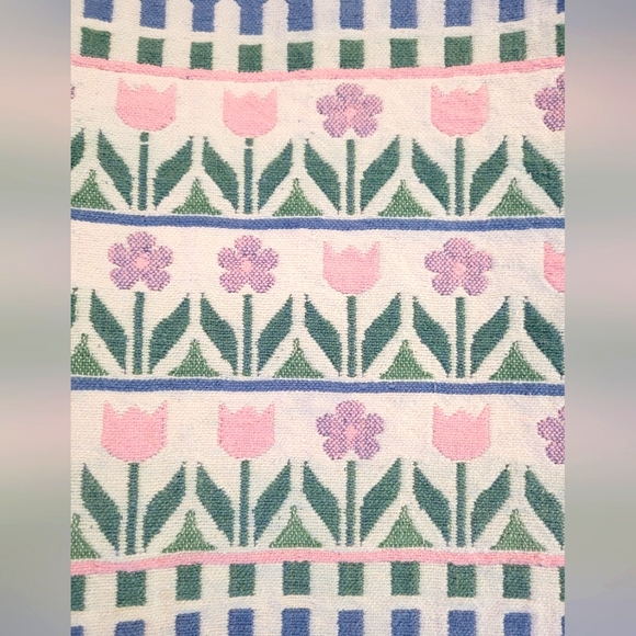 Floral table runner with picket fence detail cotton with fringe blue/pink - Picture 4 of 12